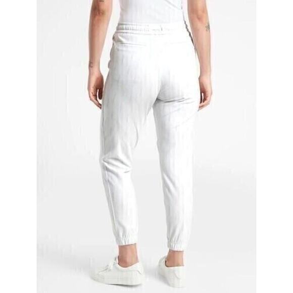 NEW Athleta Farallon Printed Joggers Pants White Grey Women's Plus Size 24 - Picture 2 of 12